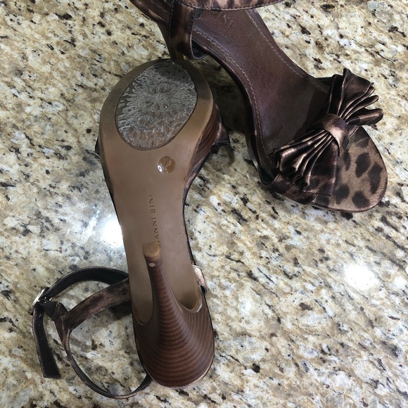 Gianni Bini Cheetah Print Brown Bronze Gold Silk Platform Heels 9 - Picture 8 of 9